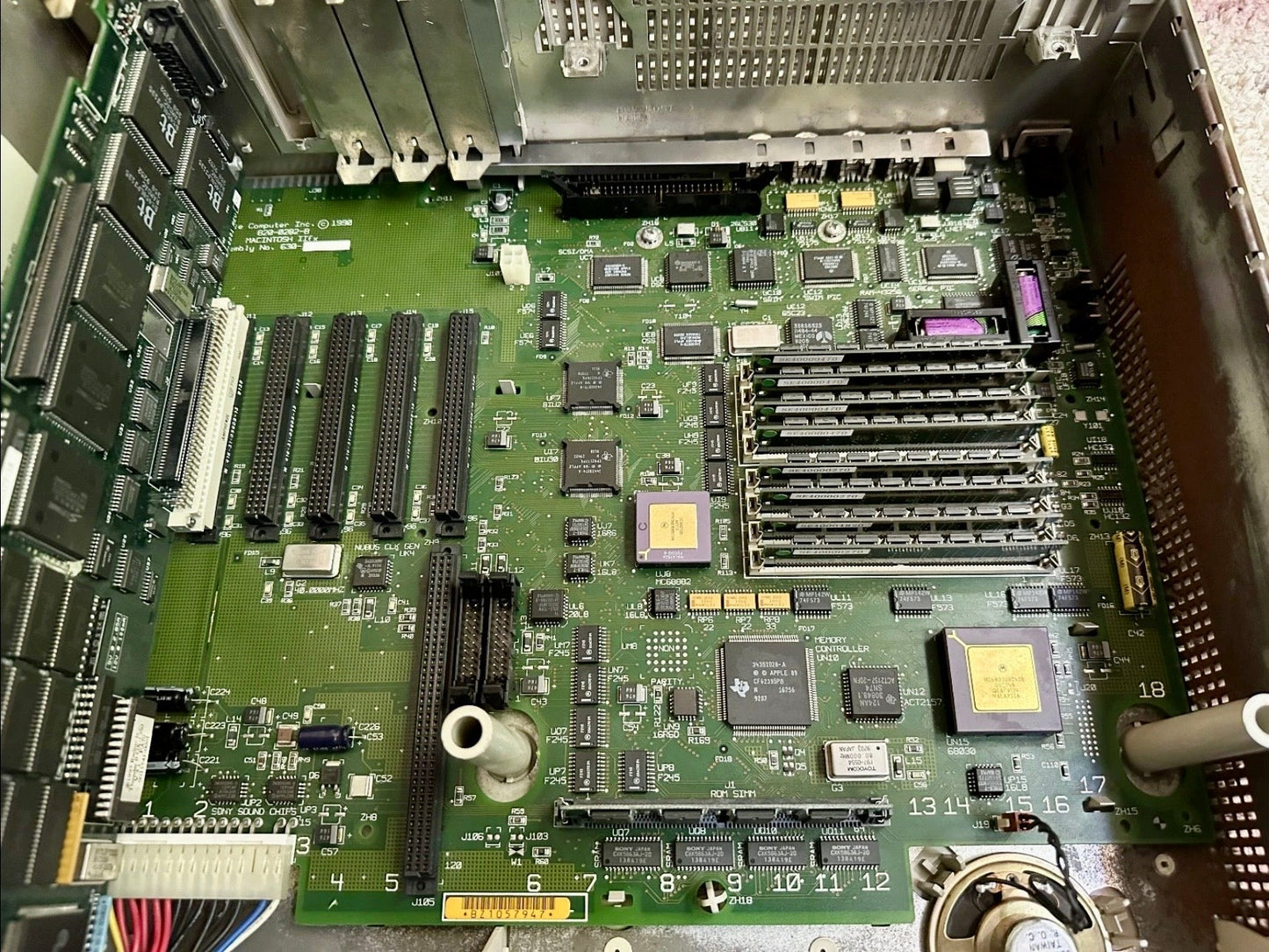 Apple Macintosh IIfx 40MHz 68030 w/ 32MB RAM Supermac-Thunder Card